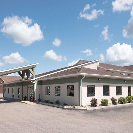 Days Inn By Wyndham Уотъртаун Екстериор снимка