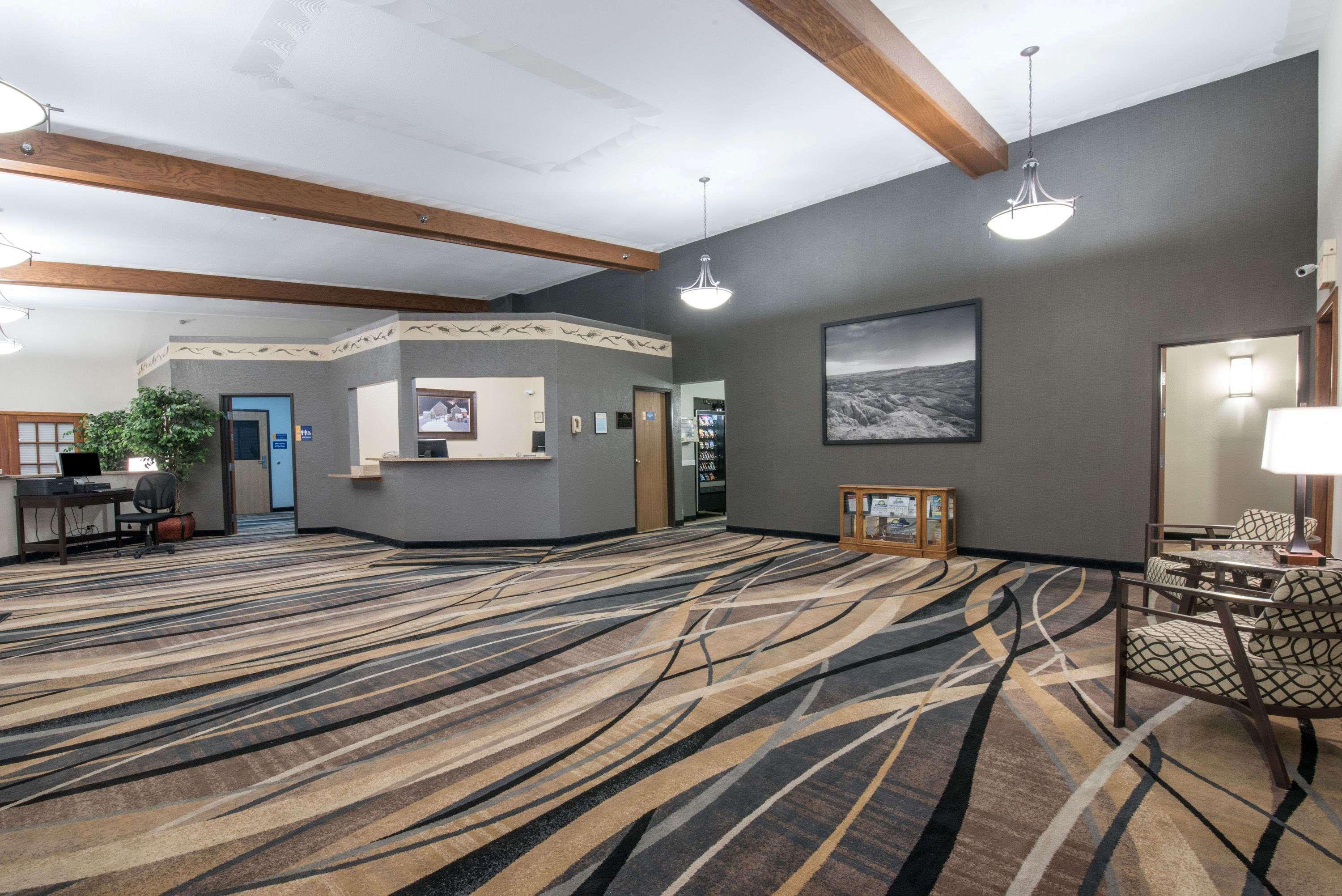 Days Inn By Wyndham Уотъртаун Екстериор снимка